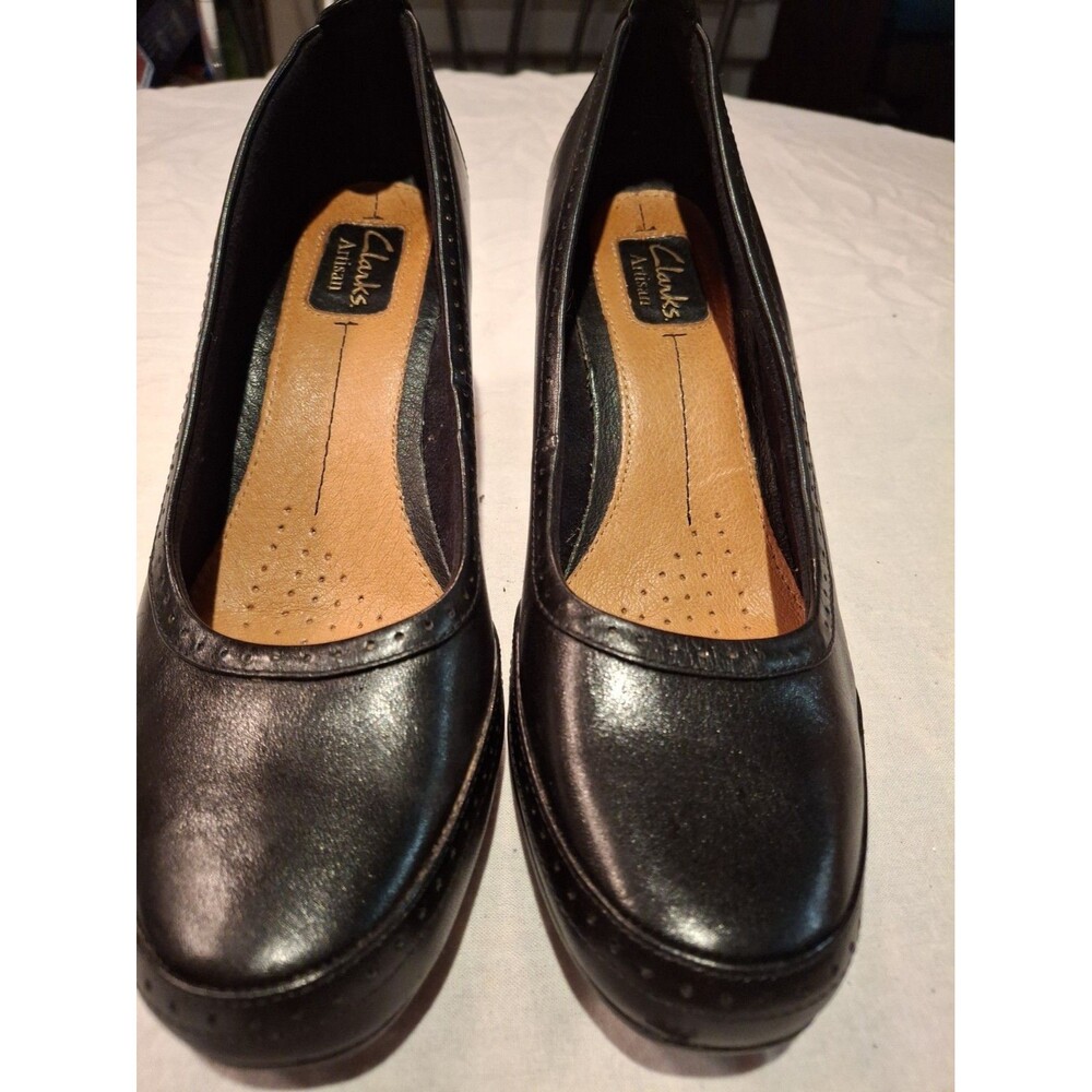 Clarks Artisan womens Black Leather 3 Inch Heel Pumps Size 8